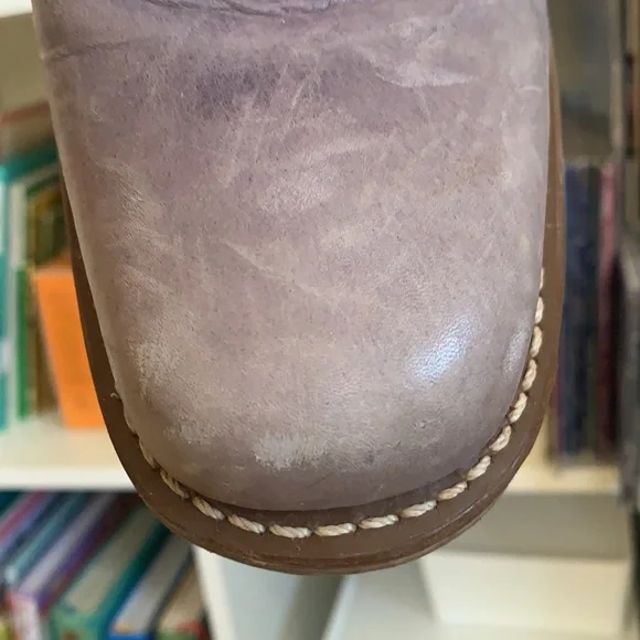 GORGEOUS FRYE Campus Boots in rare lavender color - Picture 9 of 10